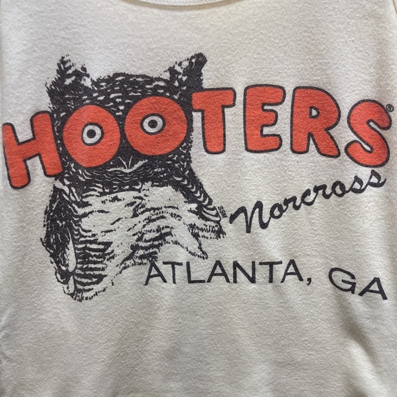 Vintage Hooters Cropped Tank - Picture 3 of 5